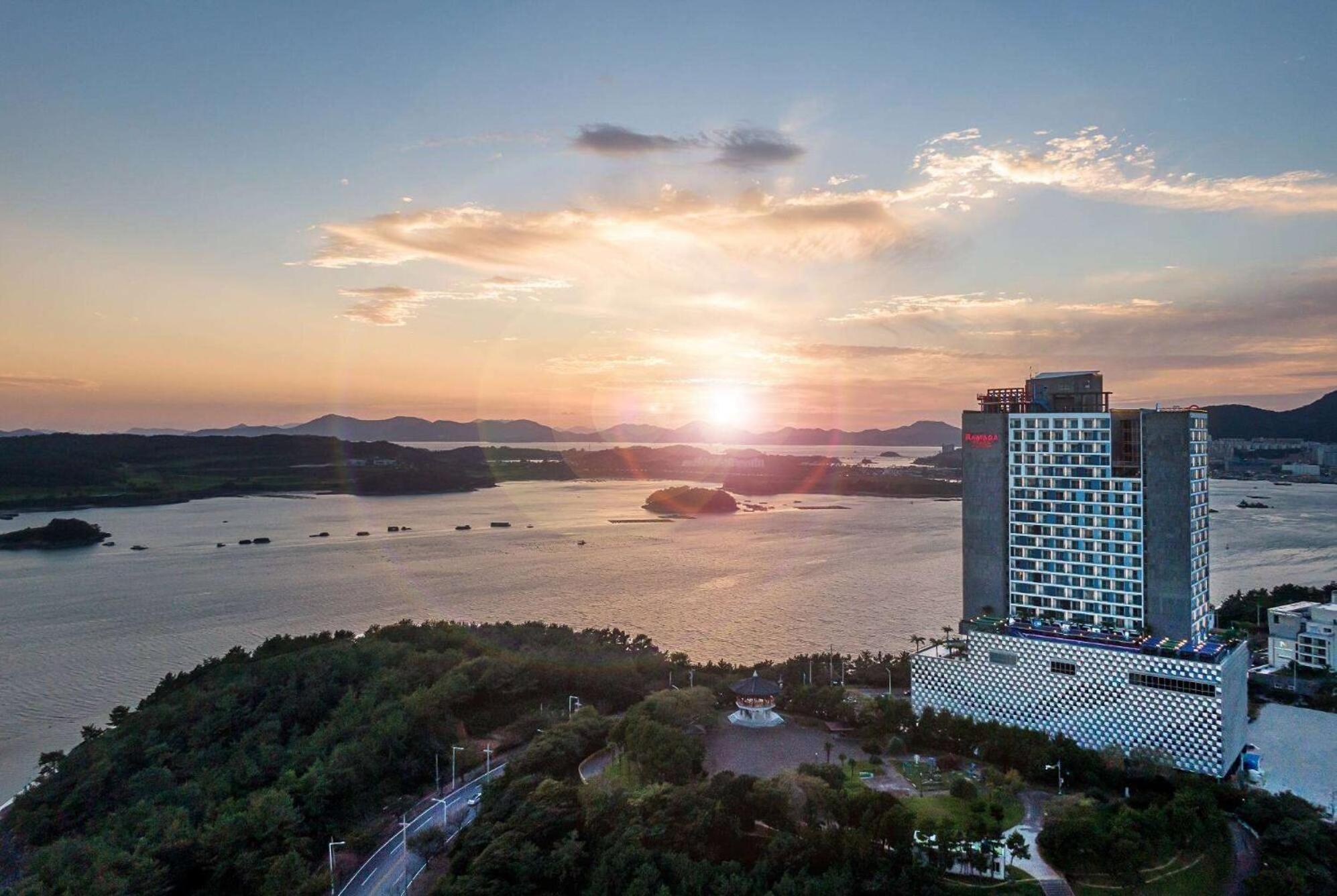 Ramada Plaza By Wyndham Dolsan Yeosu Hotel Eksteriør billede