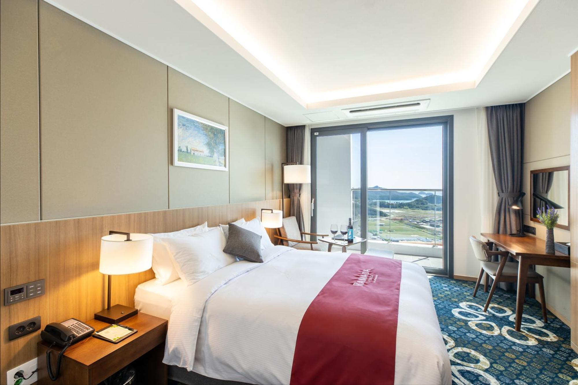 Ramada Plaza By Wyndham Dolsan Yeosu Hotel Eksteriør billede