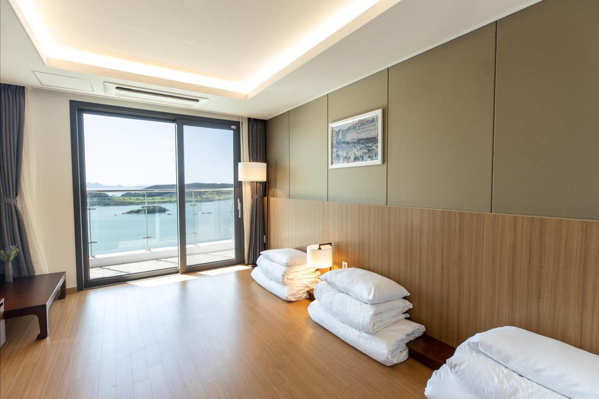 Ramada Plaza By Wyndham Dolsan Yeosu Hotel Eksteriør billede