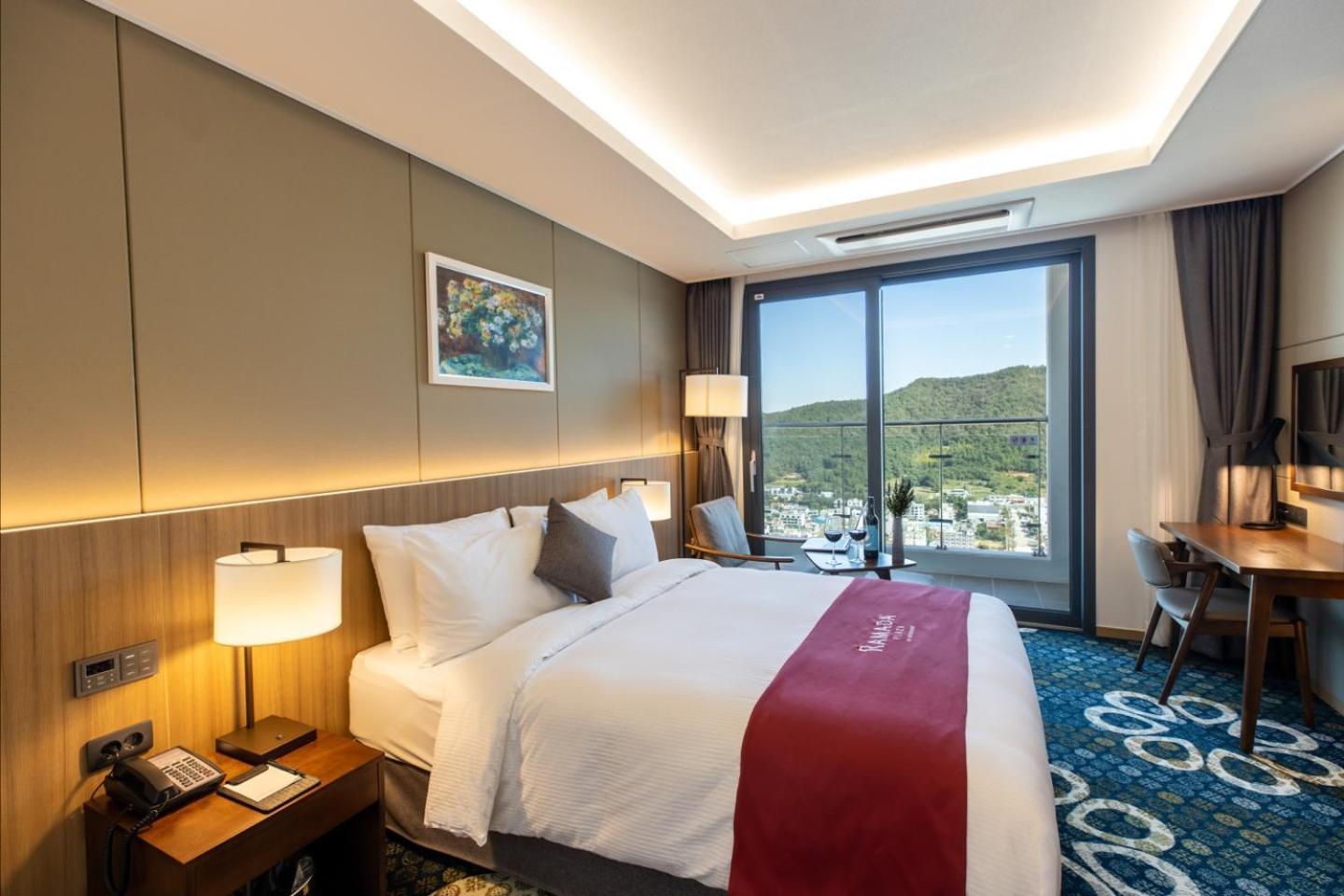 Ramada Plaza By Wyndham Dolsan Yeosu Hotel Eksteriør billede